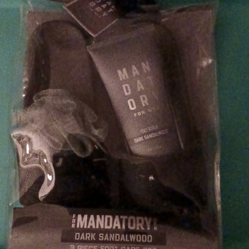 For Mandatory Men Dark Sandalwood 3 Piece Foot Care Set